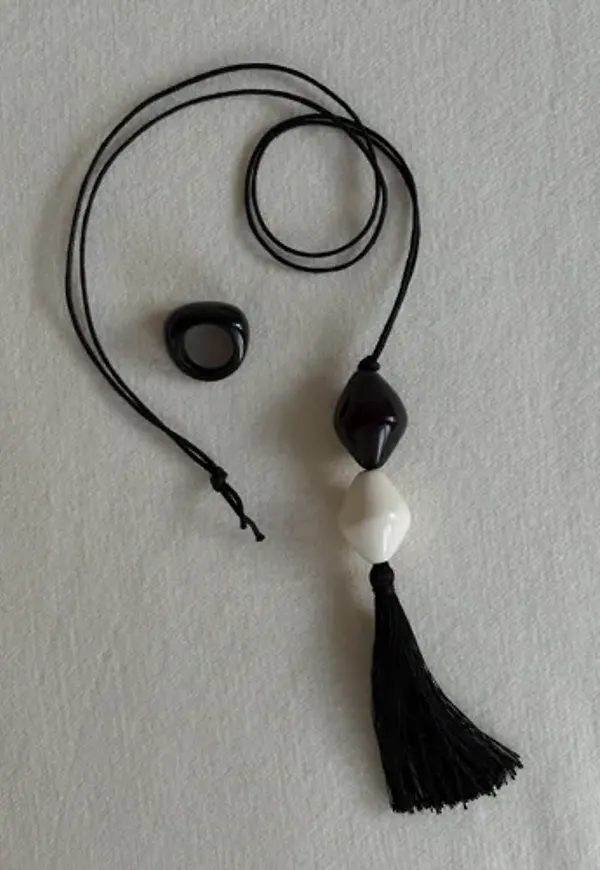 Muli Collection - Svart - Aura Tassel Necklace