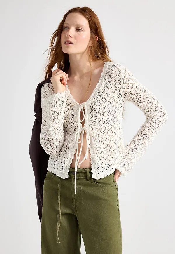 Mönsterstickad cardigan med knytband