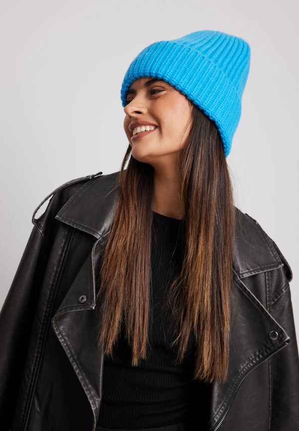 NA-KD Accessories Kraftigt stickad mjuk mössa - Blue