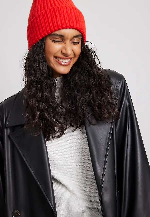 NA-KD Accessories Kraftigt stickad mjuk mössa - Red