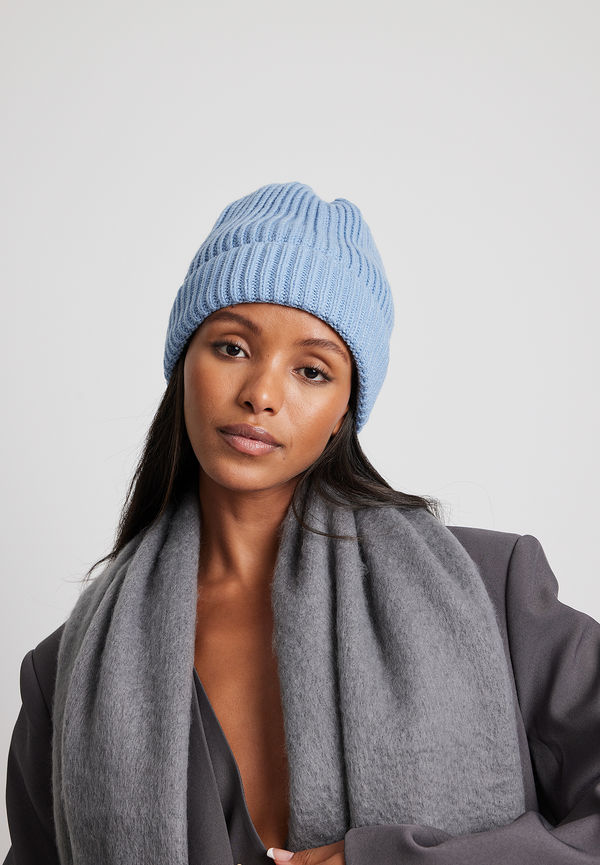 NA-KD Accessories Återvunnen stickad basbeanie - Blue