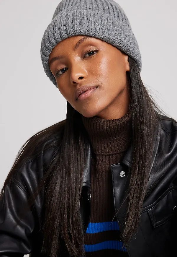 NA-KD Accessories Återvunnen stickad basbeanie - Grey
