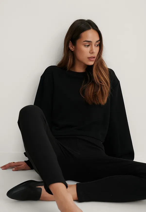 NA-KD Basic Ekologisk croppad sweatshirt - Black