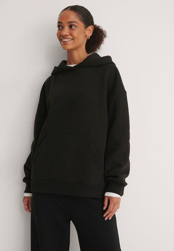 NA-KD Basic Ekologisk oversize hoodie med ficka - Black