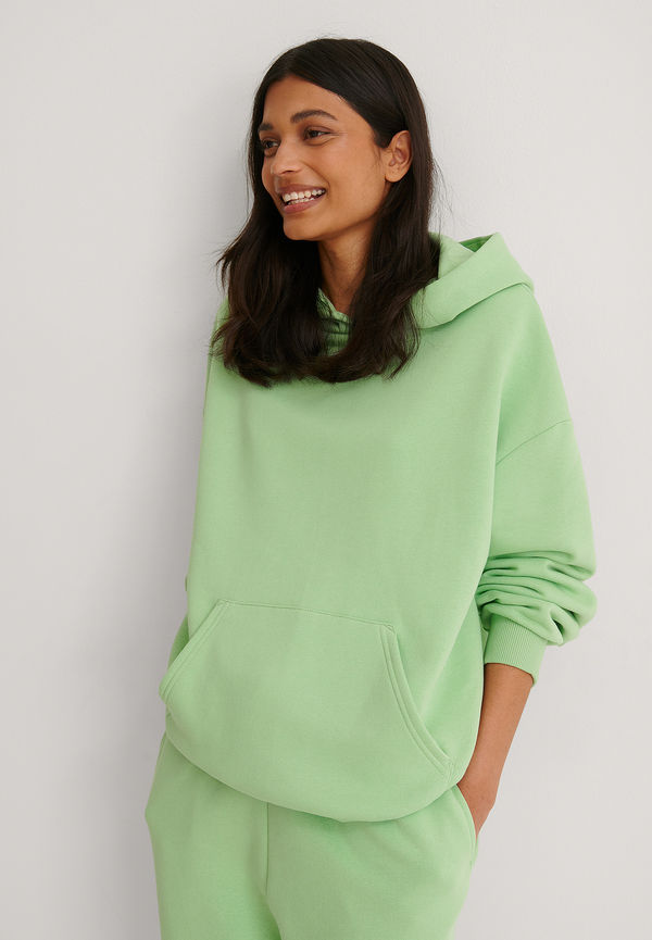 NA-KD Basic Ekologisk oversize hoodie med ficka - Green