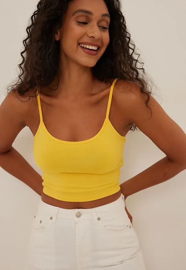 NA-KD Basic Ekologiskt croppat baslinne med tunna axelband - Yellow