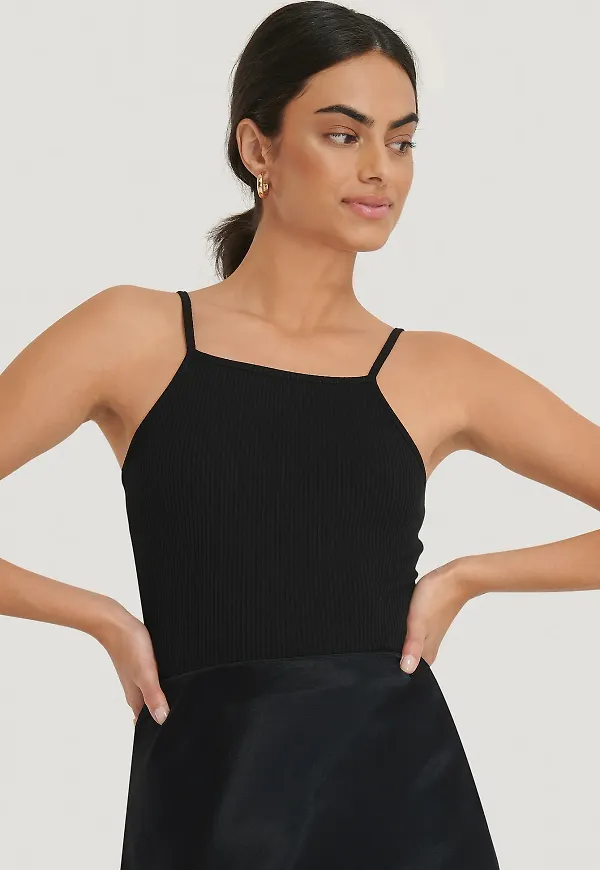 NA-KD Basic Ribbstickat Linne - Black