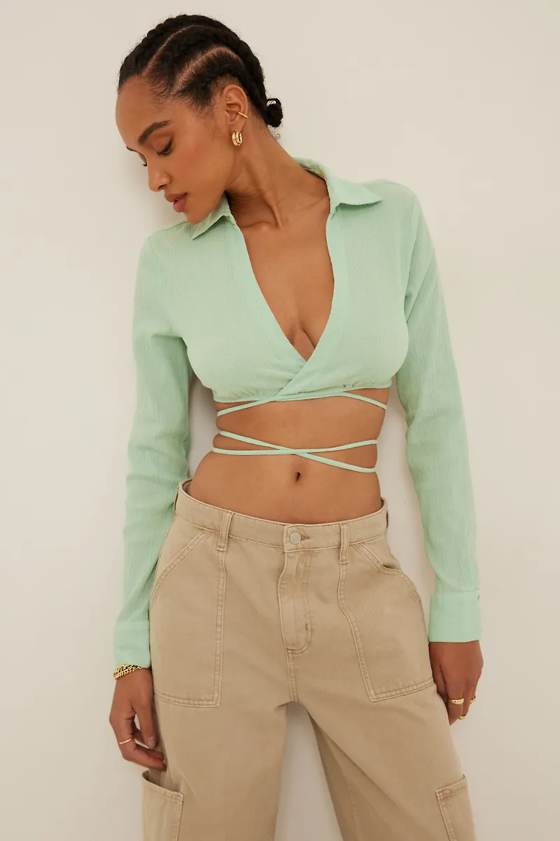 NA-KD Blus i mjuk bomull med omlottfront - Green