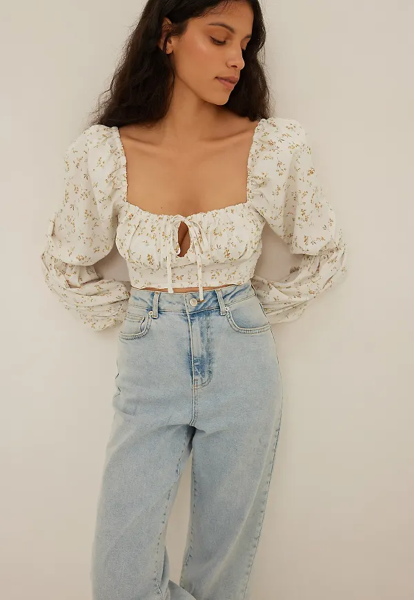 NA-KD Blus med knytning fram - Flower