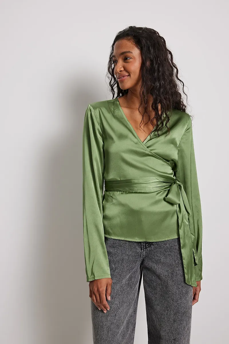 NA-KD Blus med omlott fram - Green