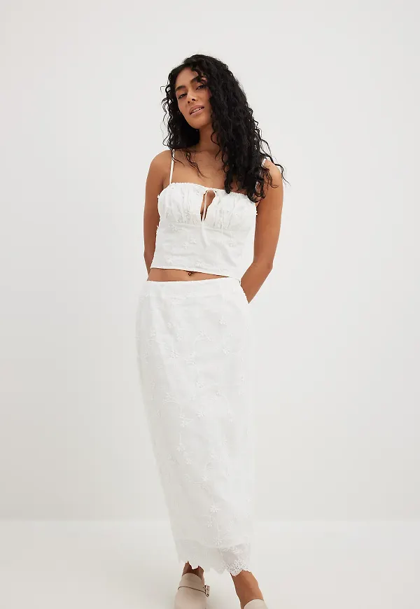 NA-KD Boho Anglaisestickad midipennkjol - White