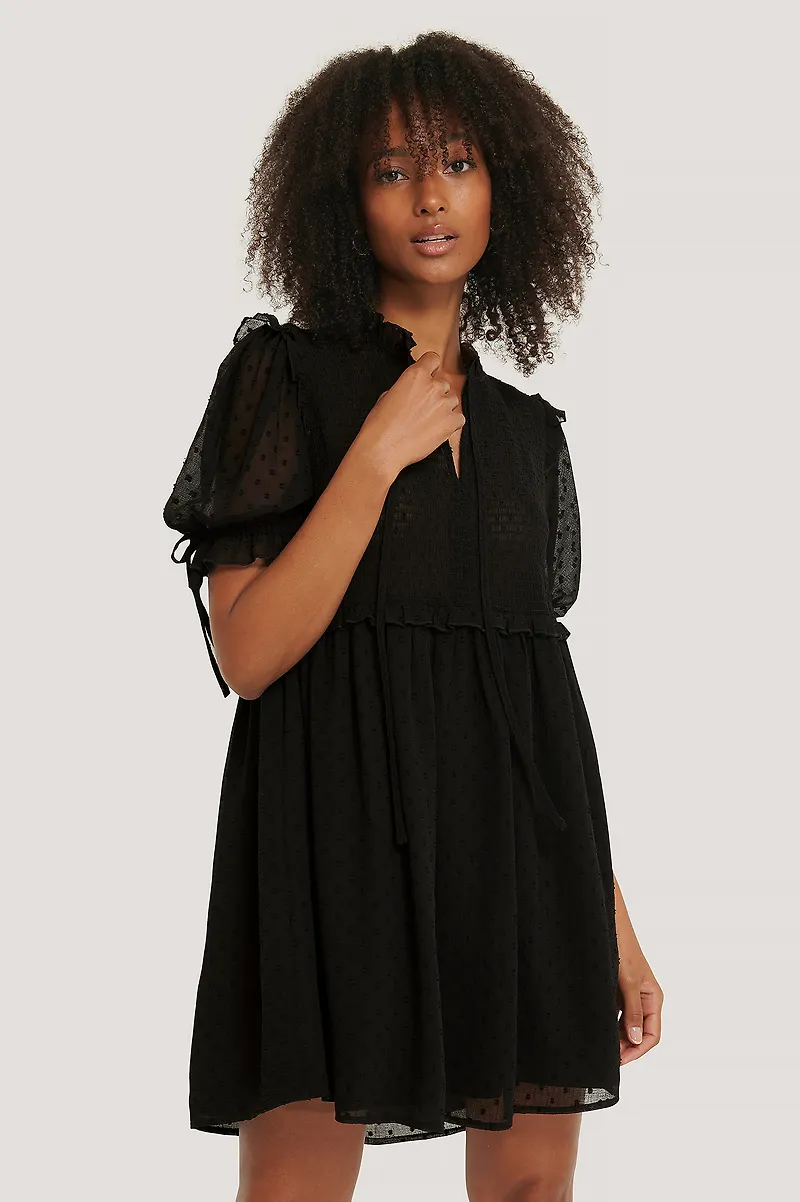 NA-KD Boho Dobbyklänning Med Smock - Black