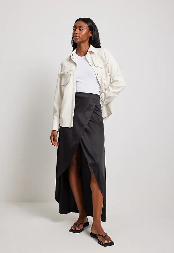 NA-KD Boho Flowy maxikjol i satin - Black