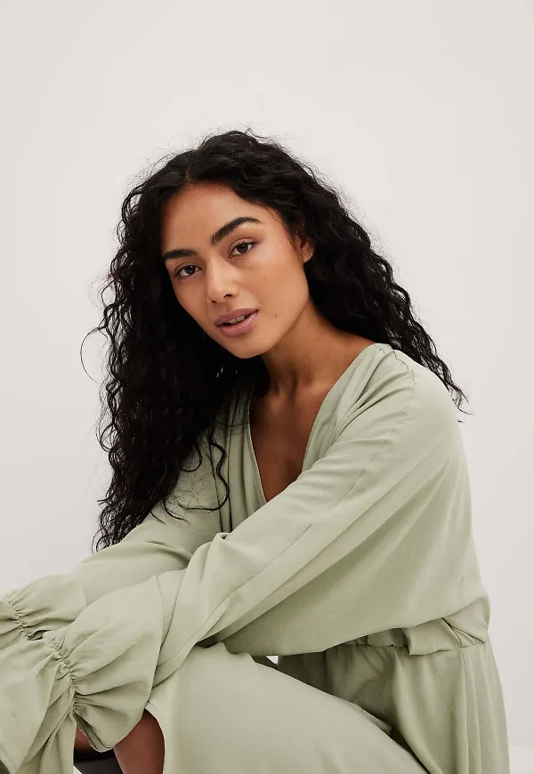 NA-KD Boho Lös långärmad miniklänning - Green