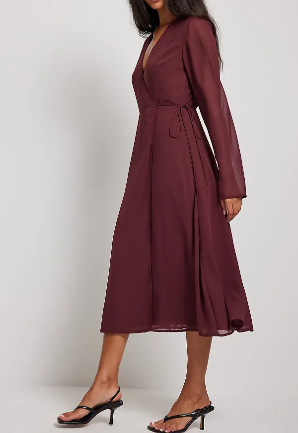 NA-KD Boho Midiklänning i omlottmodell - Burgundy