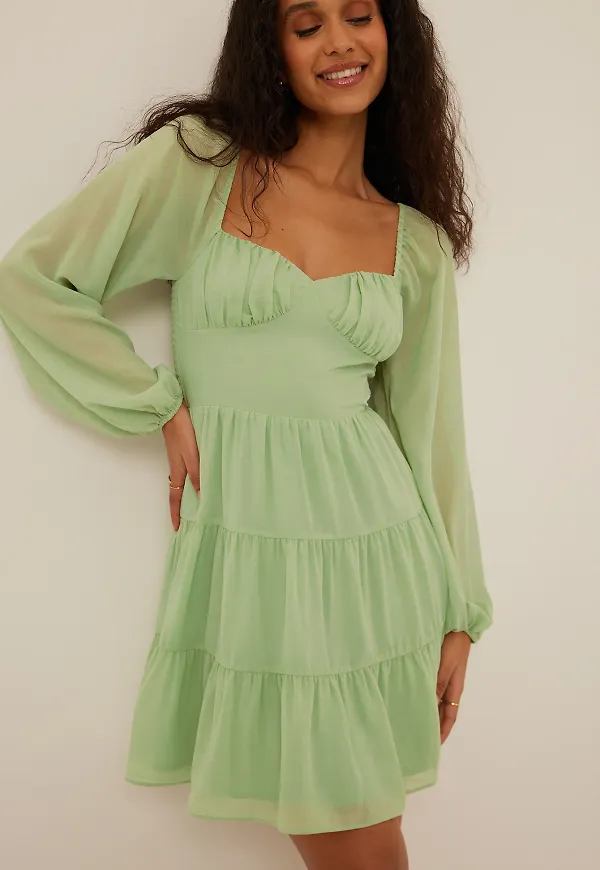 NA-KD Boho Miniklänning med volangdetalj - Green