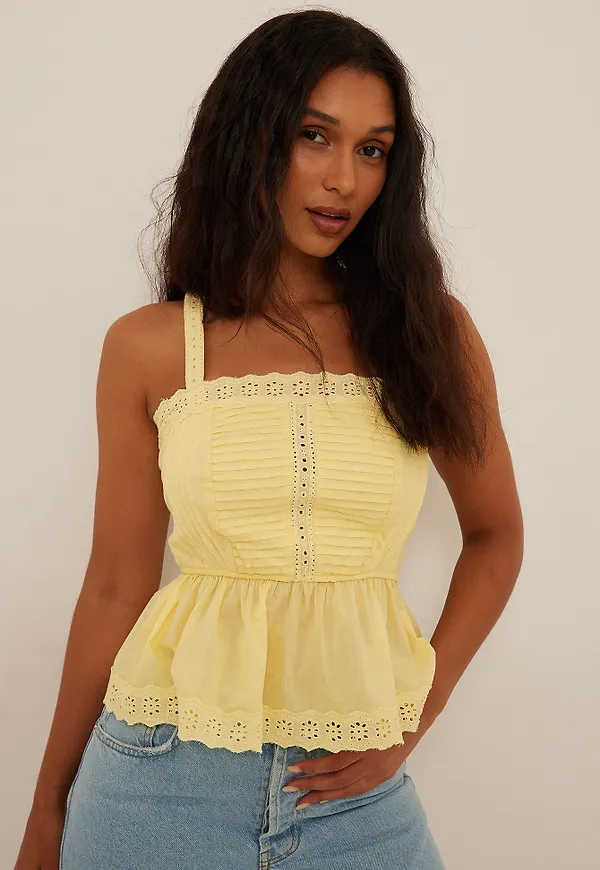 NA-KD Boho Topp med spetsdetaljer - Yellow
