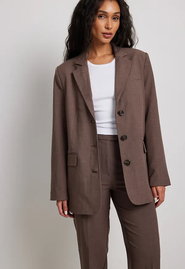 NA-KD Classic Oversized melerad blazer med tre knappar - Brown