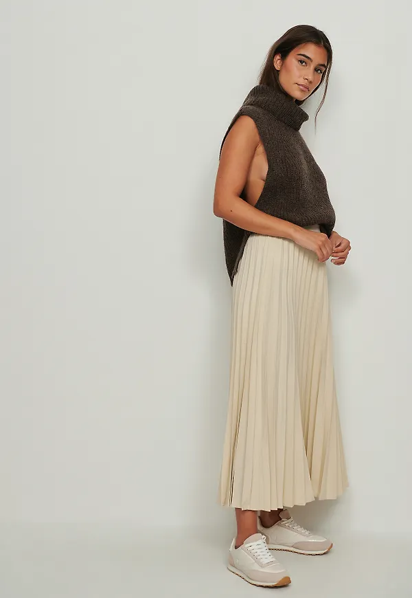 NA-KD Classic Tung plisserad midikjol - Beige