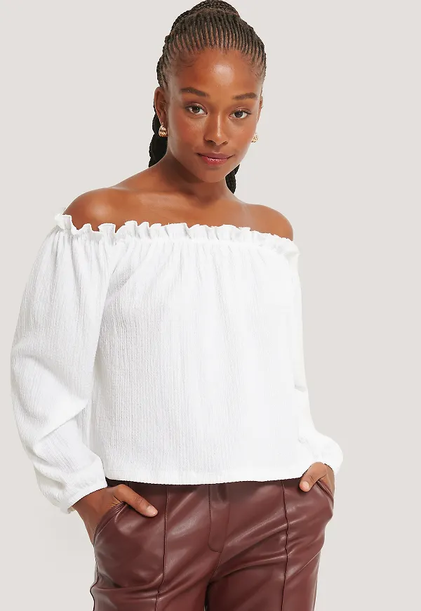 NA-KD Crepetopp I Off Shouldermodell - White