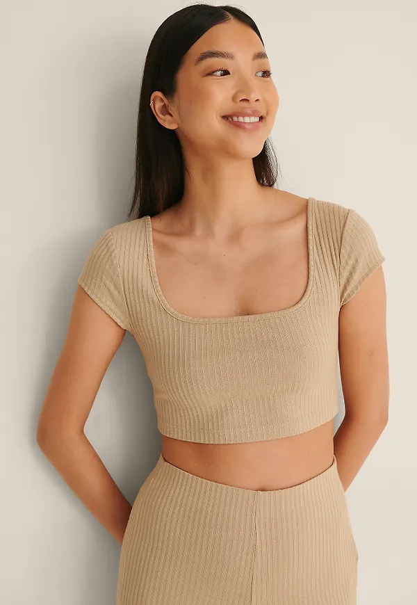 NA-KD Crop-topp med u-ringning - Beige