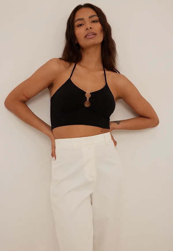 NA-KD Croppad topp med ringdetalj - Black