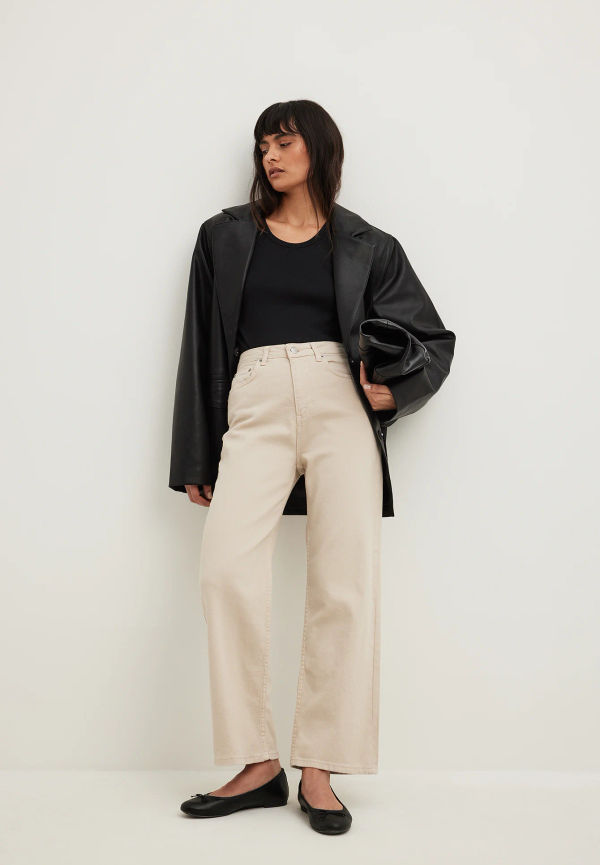 NA-KD Croppade jeans med hög midja - Beige