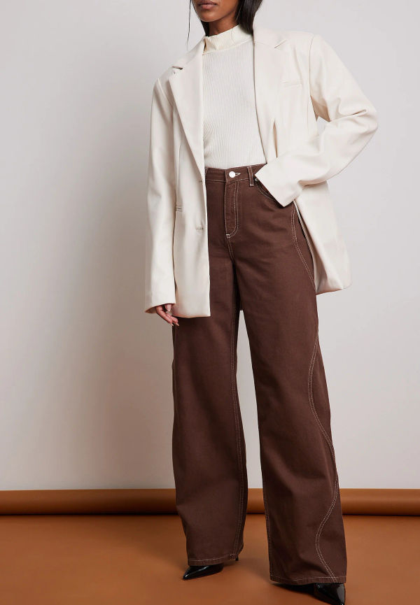 NA-KD Denim med böjd kontrastsöm - Brown