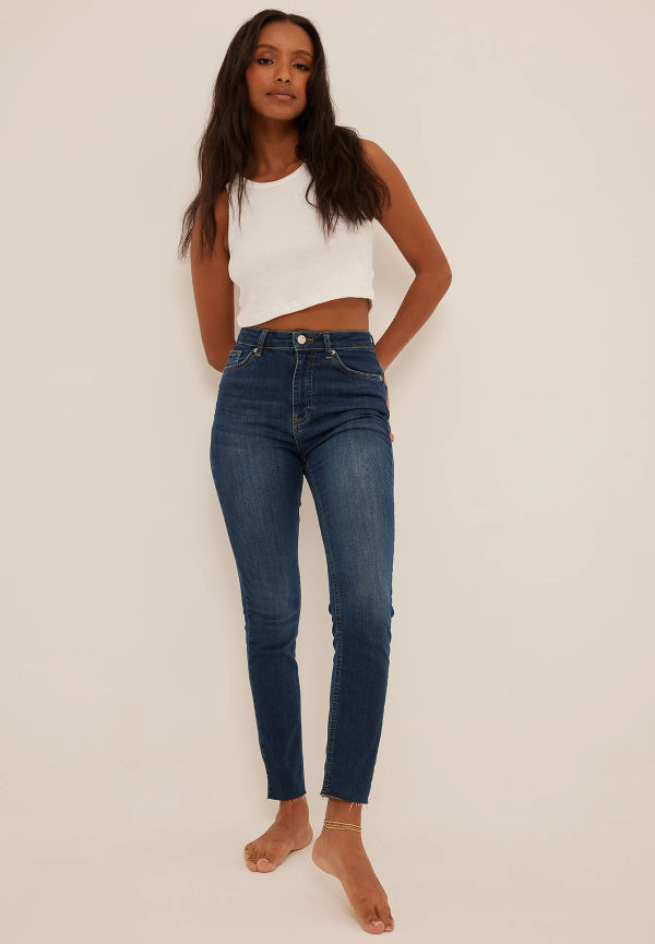 NA-KD Ekologiska skinny jeans med hög midja och rå fåll - Blue