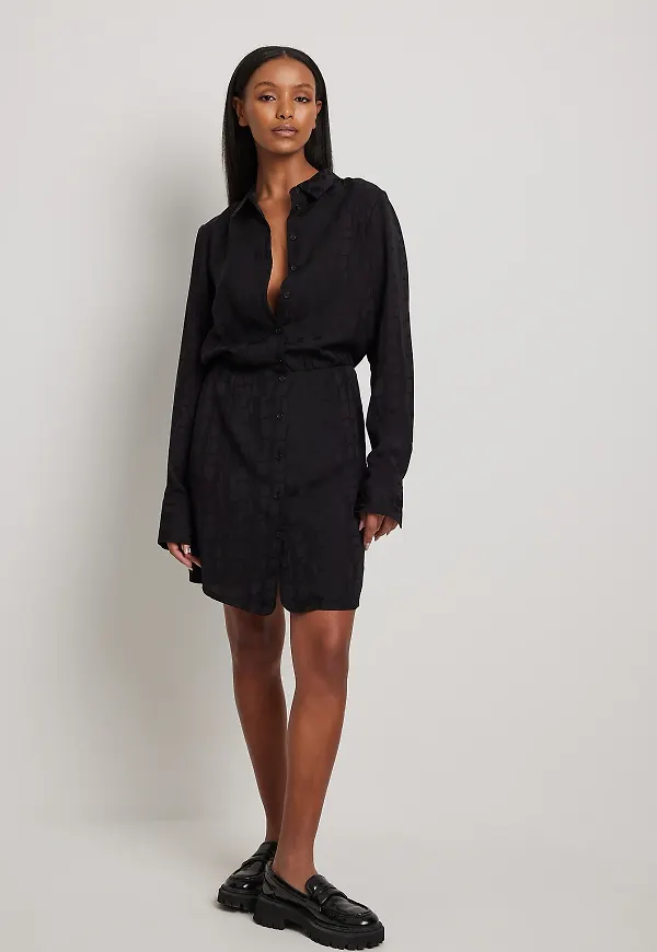 NA-KD Jacquardklänning i satin - Black