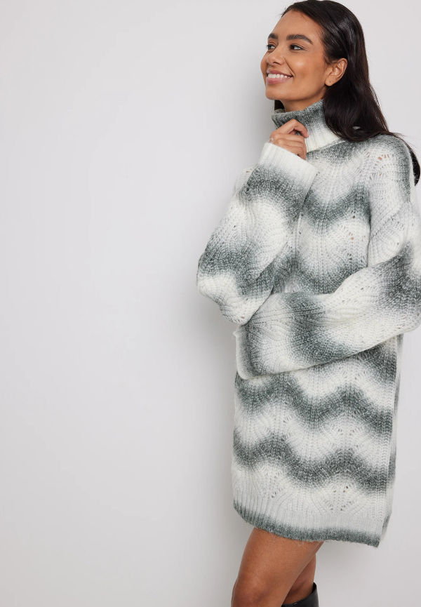 NA-KD Kabelstickad tröja med turtleneck - Stripe