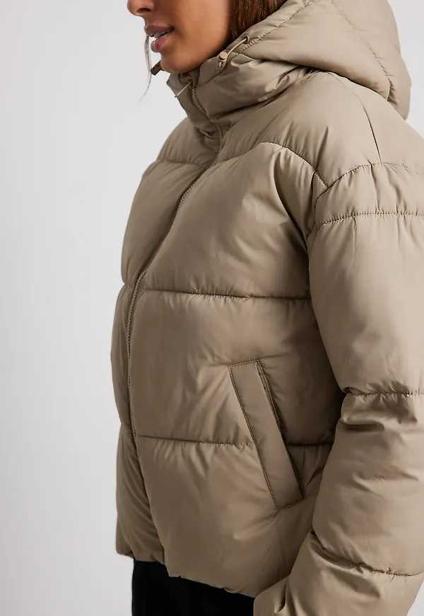 NA-KD Kort, vadderad jacka - Beige