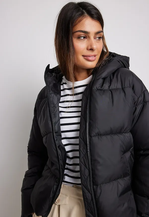 NA-KD Kort, vadderad jacka - Black