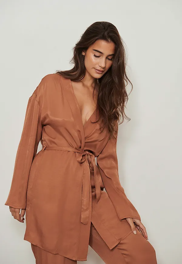 NA-KD Lingerie Loungemorgonrock i satin - Orange