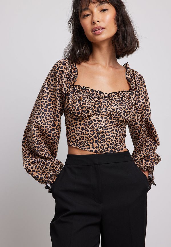 NA-KD Långärmad croppad blus med tryck - Leopard