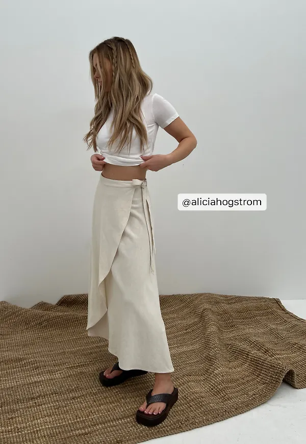 NA-KD Midi omlottkjol i linneblandning - Beige