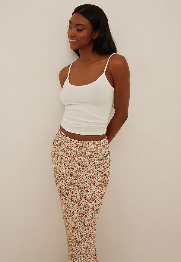 NA-KD Midikjol i satin - Flower