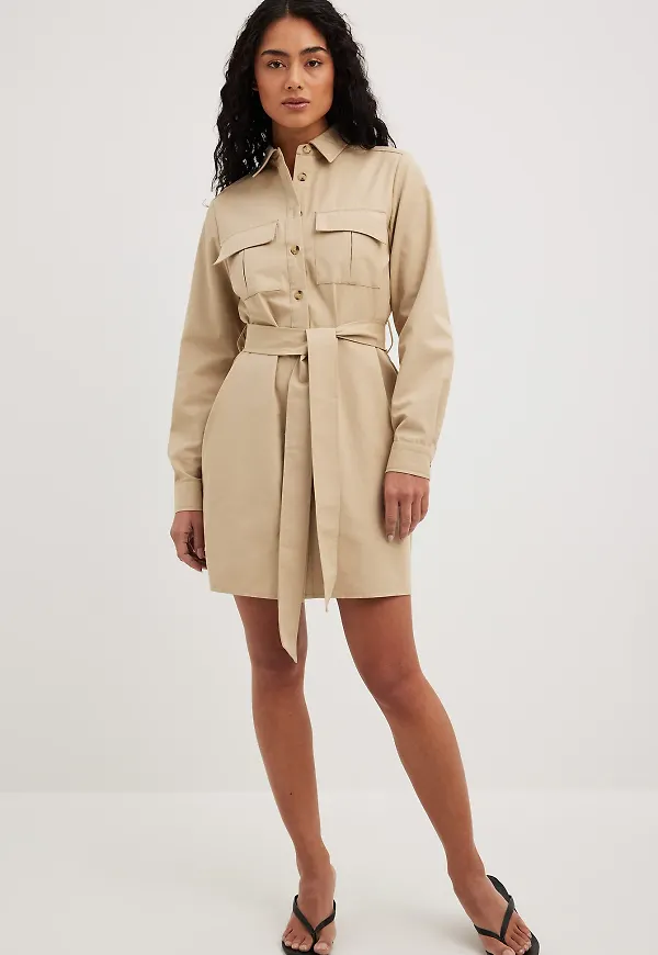 NA-KD Miniklänning med fickdetaljer - Beige