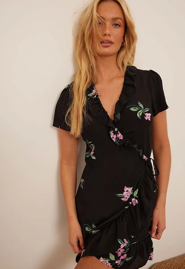 NA-KD Miniklänning med omlott - Flower