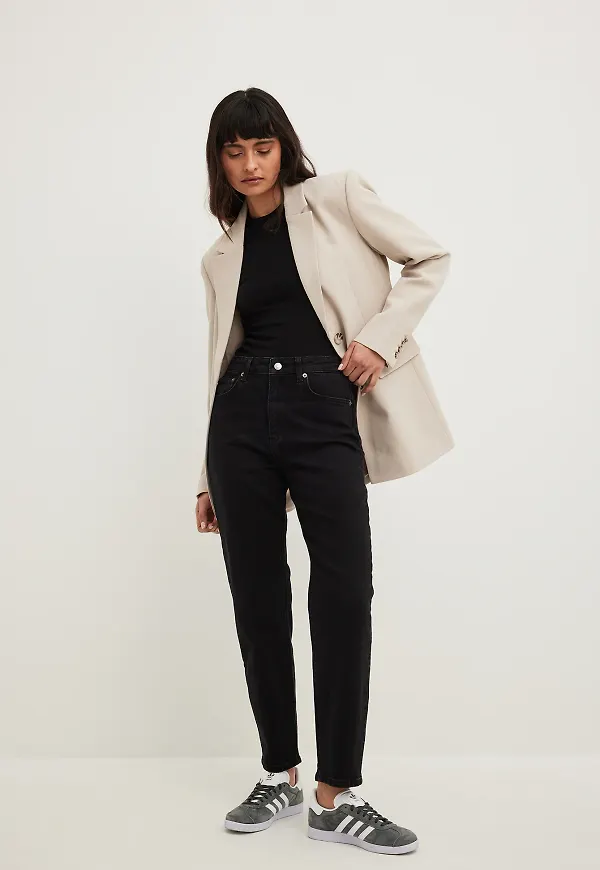 NA-KD Mom-jeans med hög midja - Black