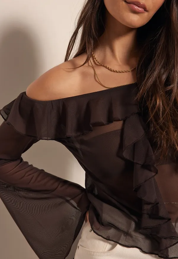 NA-KD Offshoulder meshtopp med volangdetalj - Brown