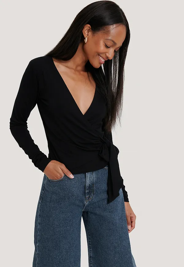 NA-KD Overlap Tie Detail Top - Black