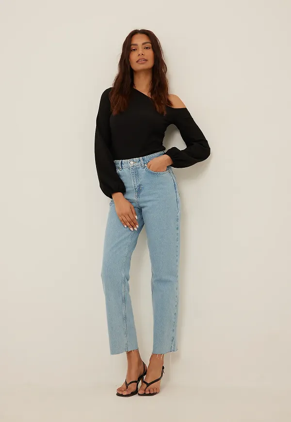 NA-KD Party Assymetrisk offshouldertopp - Black