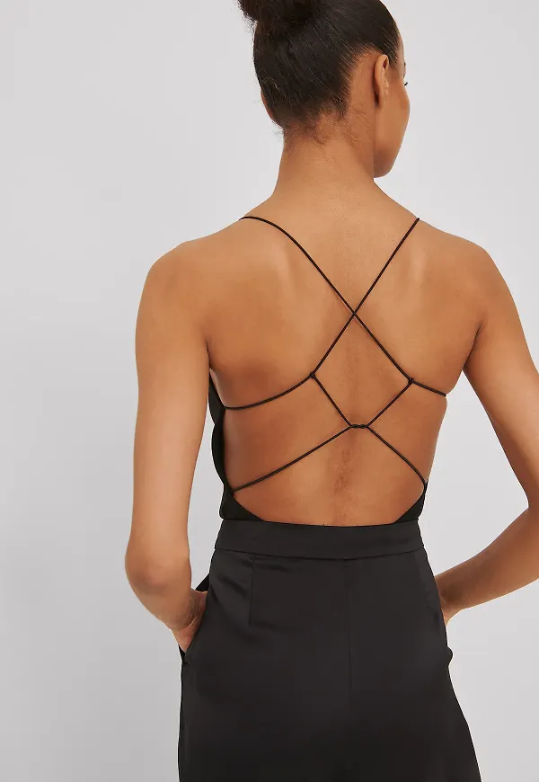 NA-KD Party Body med ryggdetalj - Black