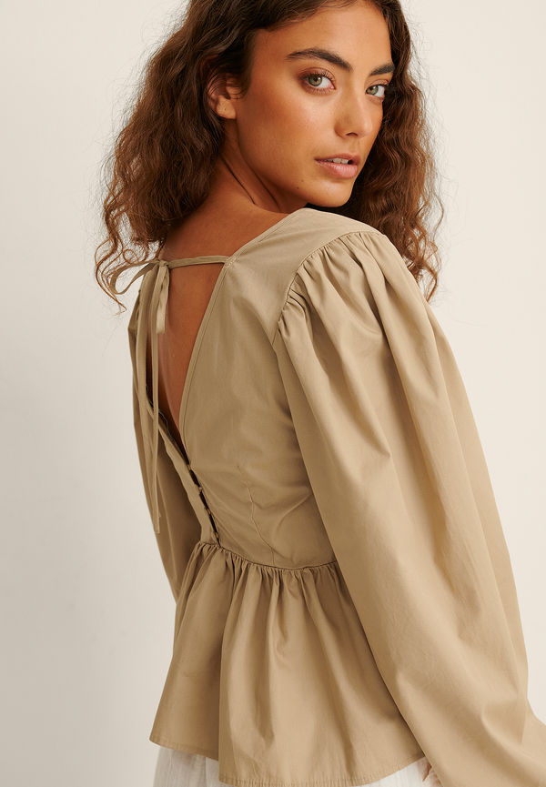 NA-KD Party Ekologisk blus med öppen rygg - Beige