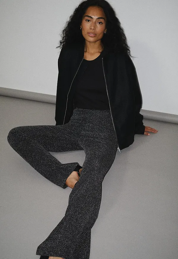 NA-KD Party Glittriga byxor - Black