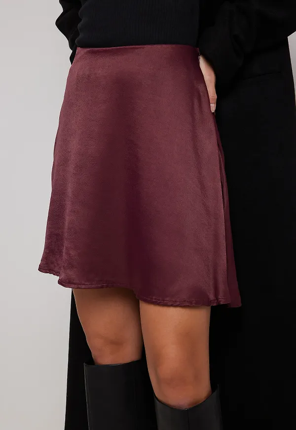 NA-KD Party Minikjol i satin - Red