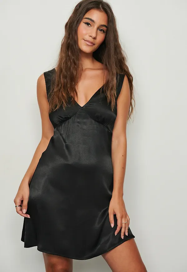 NA-KD Party Miniklänning i satin - Black