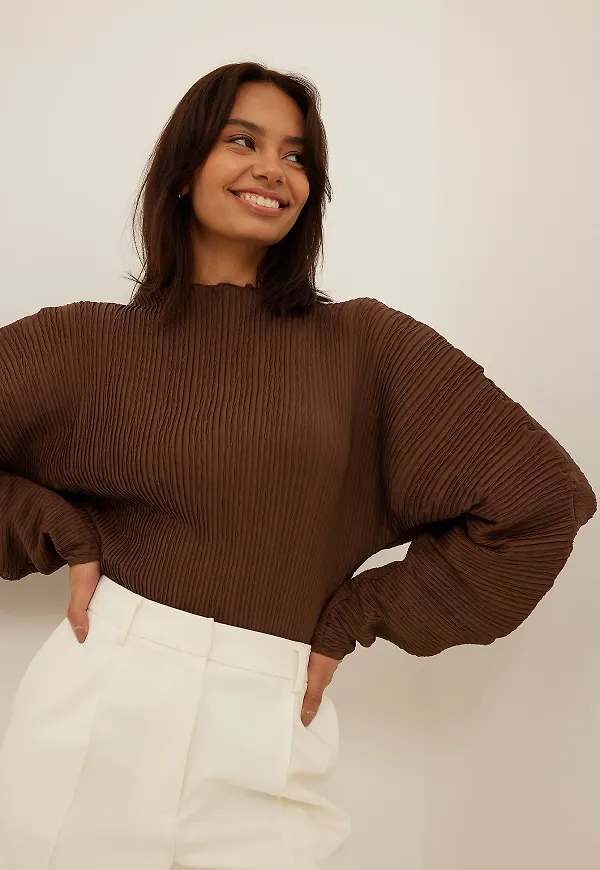 NA-KD Party Vid plisserad blus - Brown