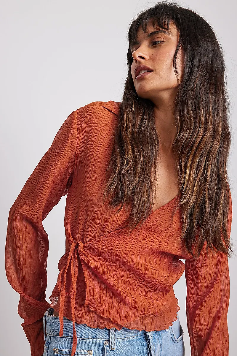 NA-KD Plisserad överlappande blus - Orange